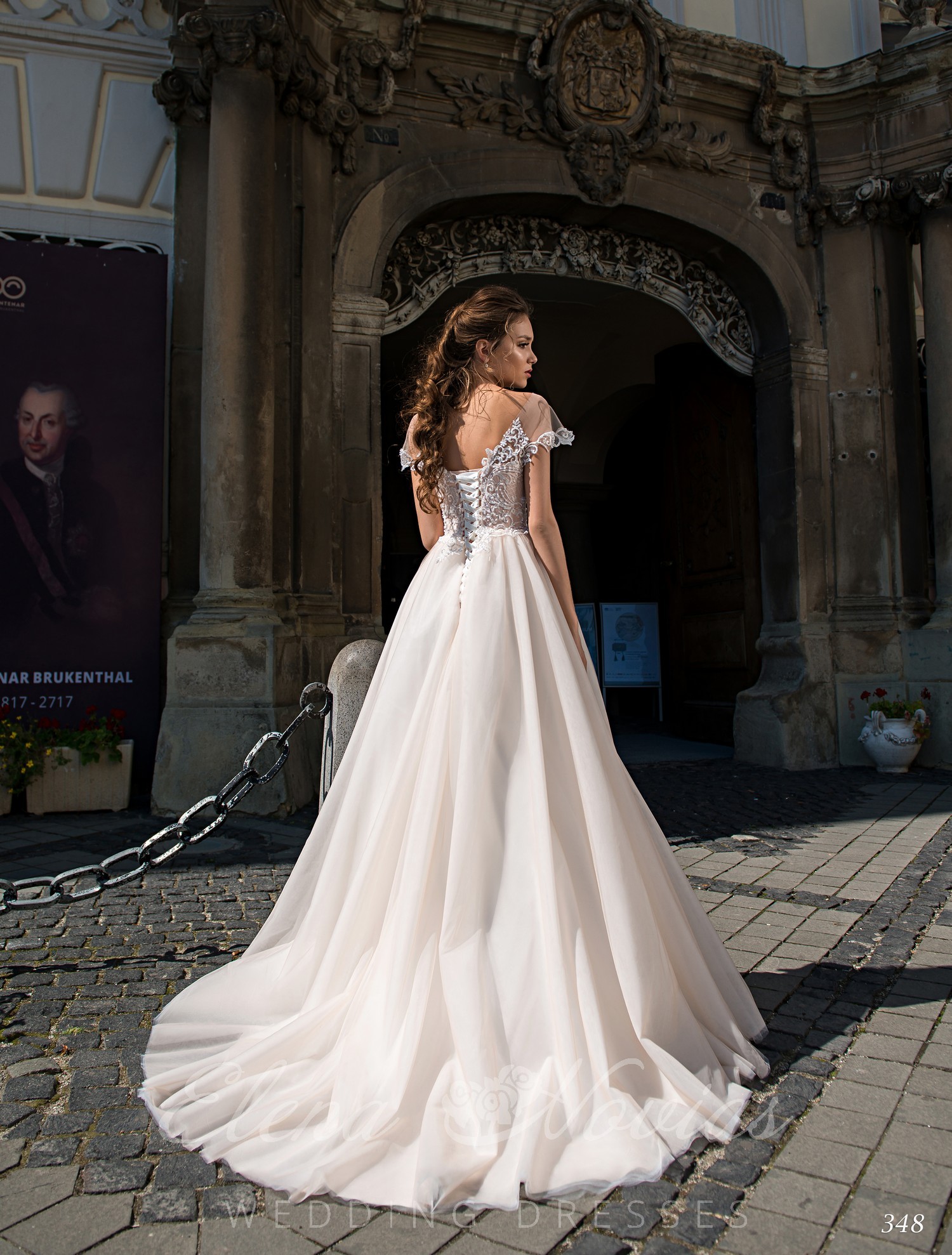 Свадебное платье а-силуэта кремового цвета от  Elena Novias